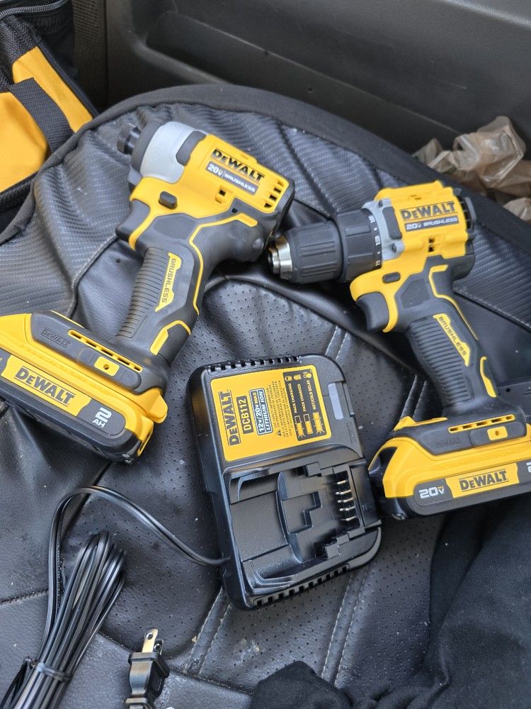 Dewalt Ato.ic Set Impact And Drill 2 Batterys Charger