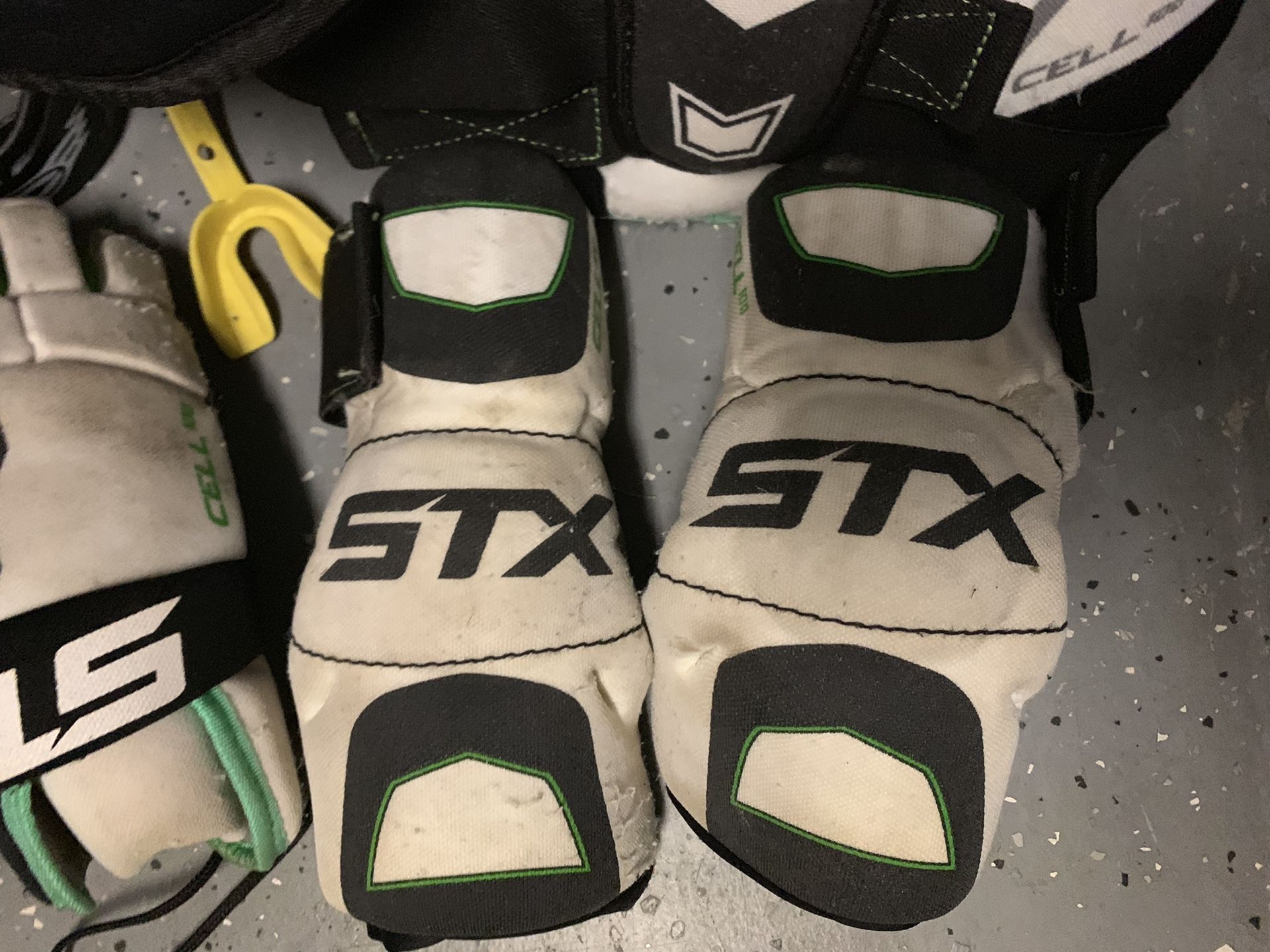 Full set of youth lacrosse gear. Cascade helmet and STX pads. 240 new