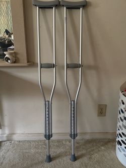 Crutches (Small/Adult)/Want gone by EOD