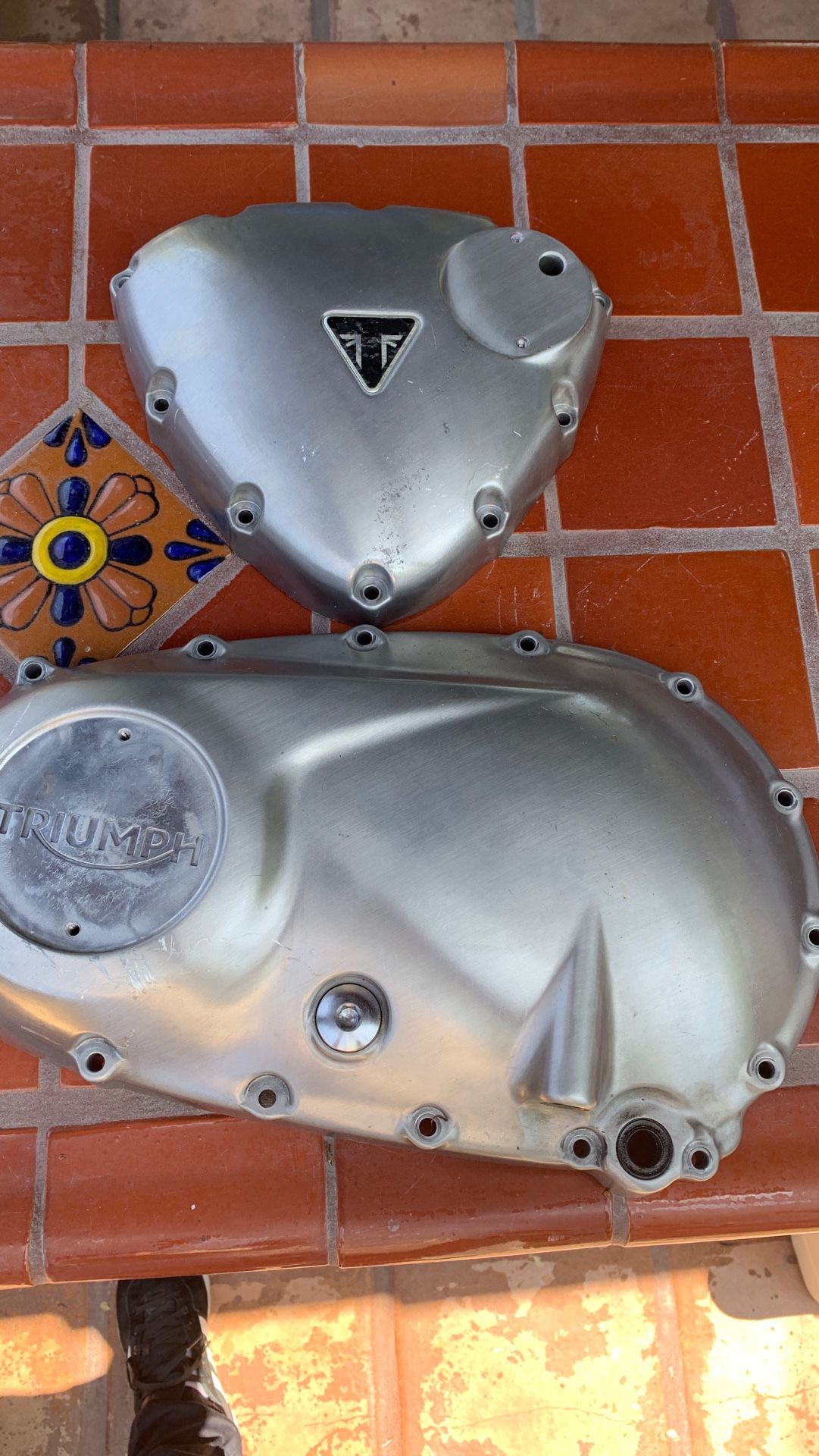 2016 Triumph Thruxton R. Engine covers