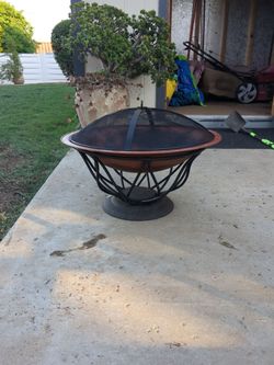 Outdoor Fire Pit with Mesh Spark Screen