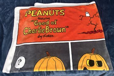 Hallmark Peanuts- Snoopy Featuring Charlie Brown Halloween Blanket Throw🎃