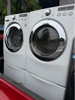 LG white front load set washer and dryer.