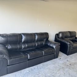 Black Leather Pull out Couch and Loveseat 