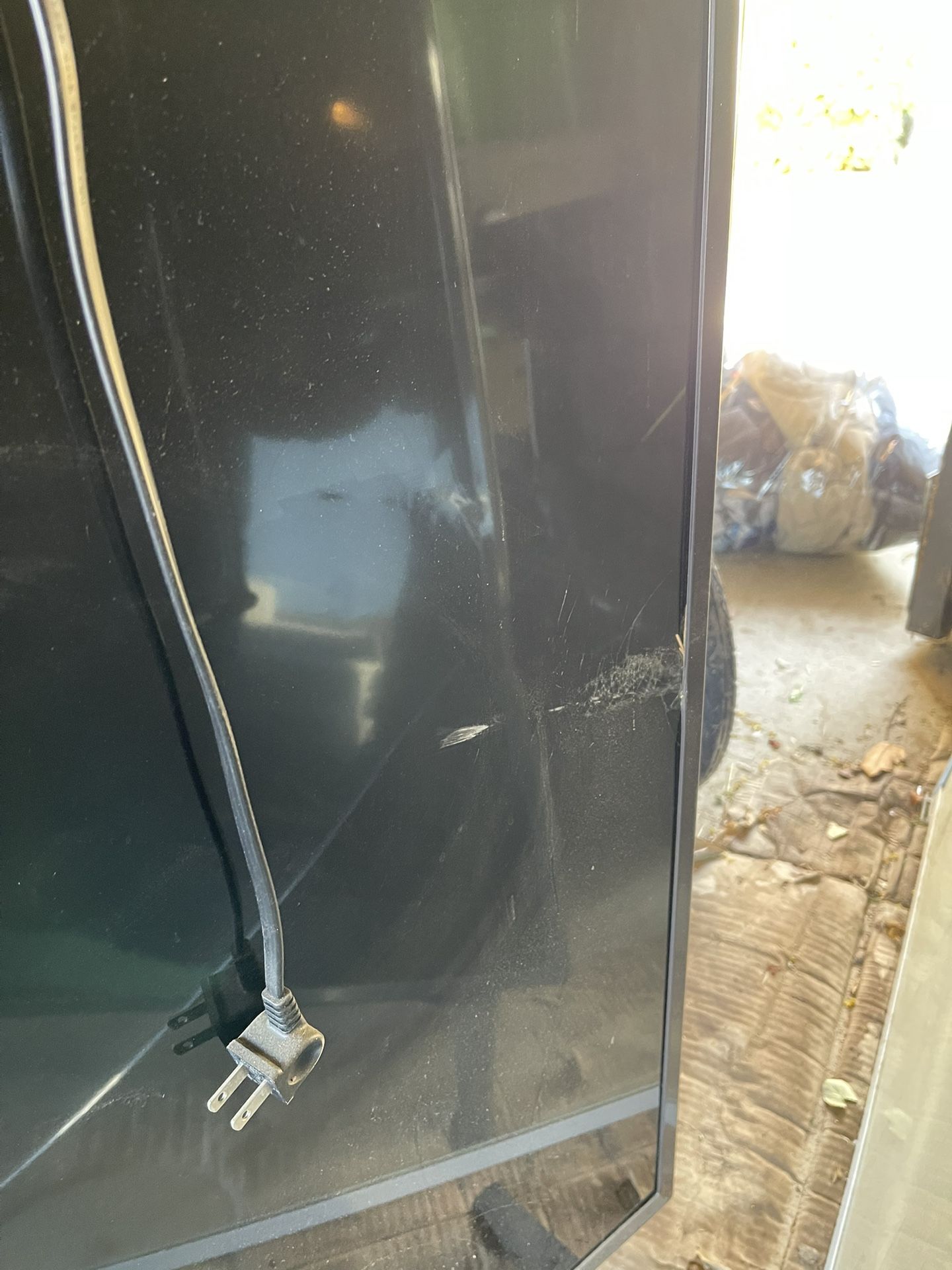 70” LG Smart TV (Screen Crack)