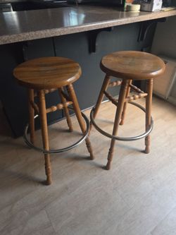 2 swivel top 30" wood bar stools