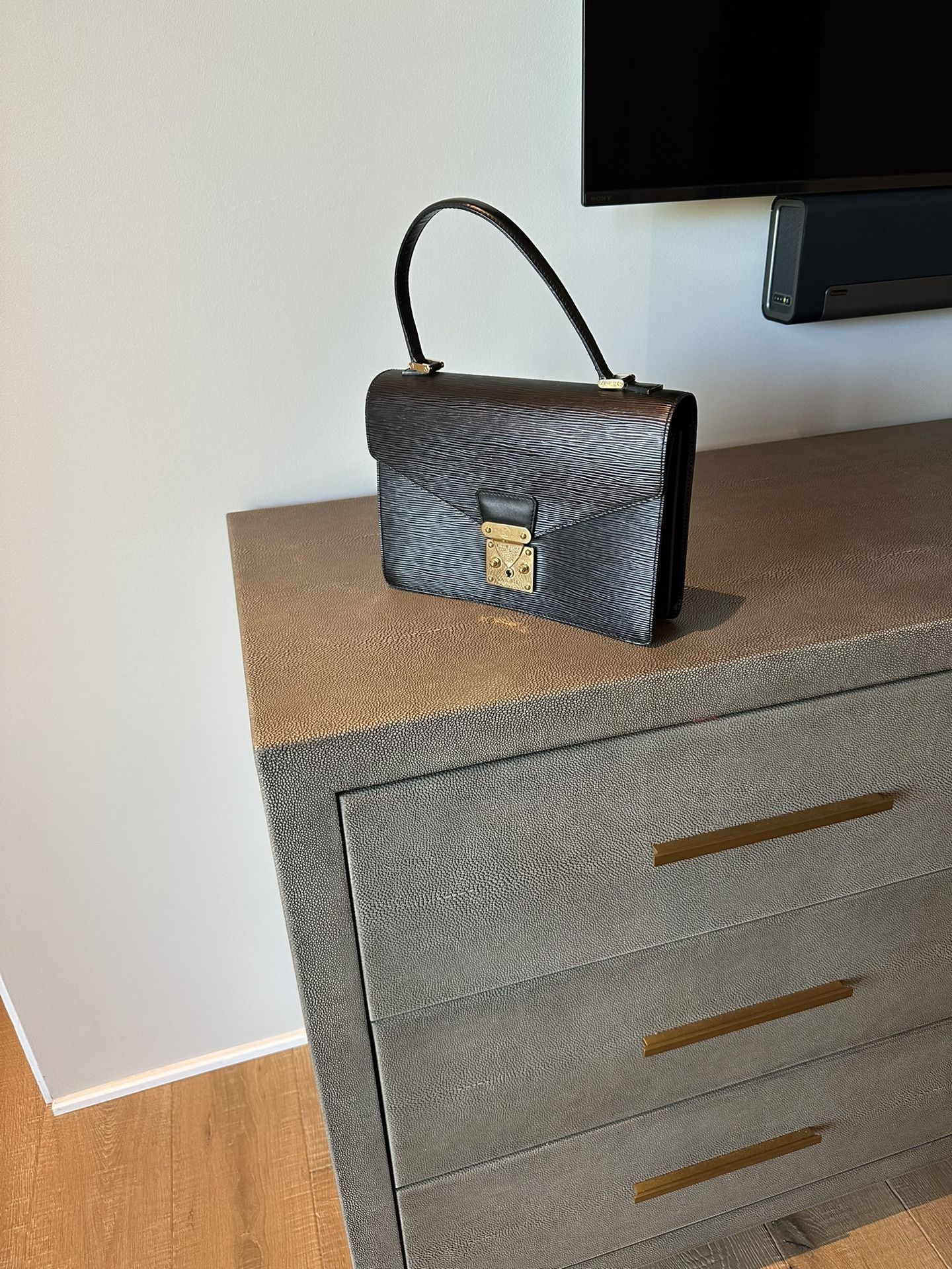 AUTHENTIC LOUIS VUITTON Epi Purse