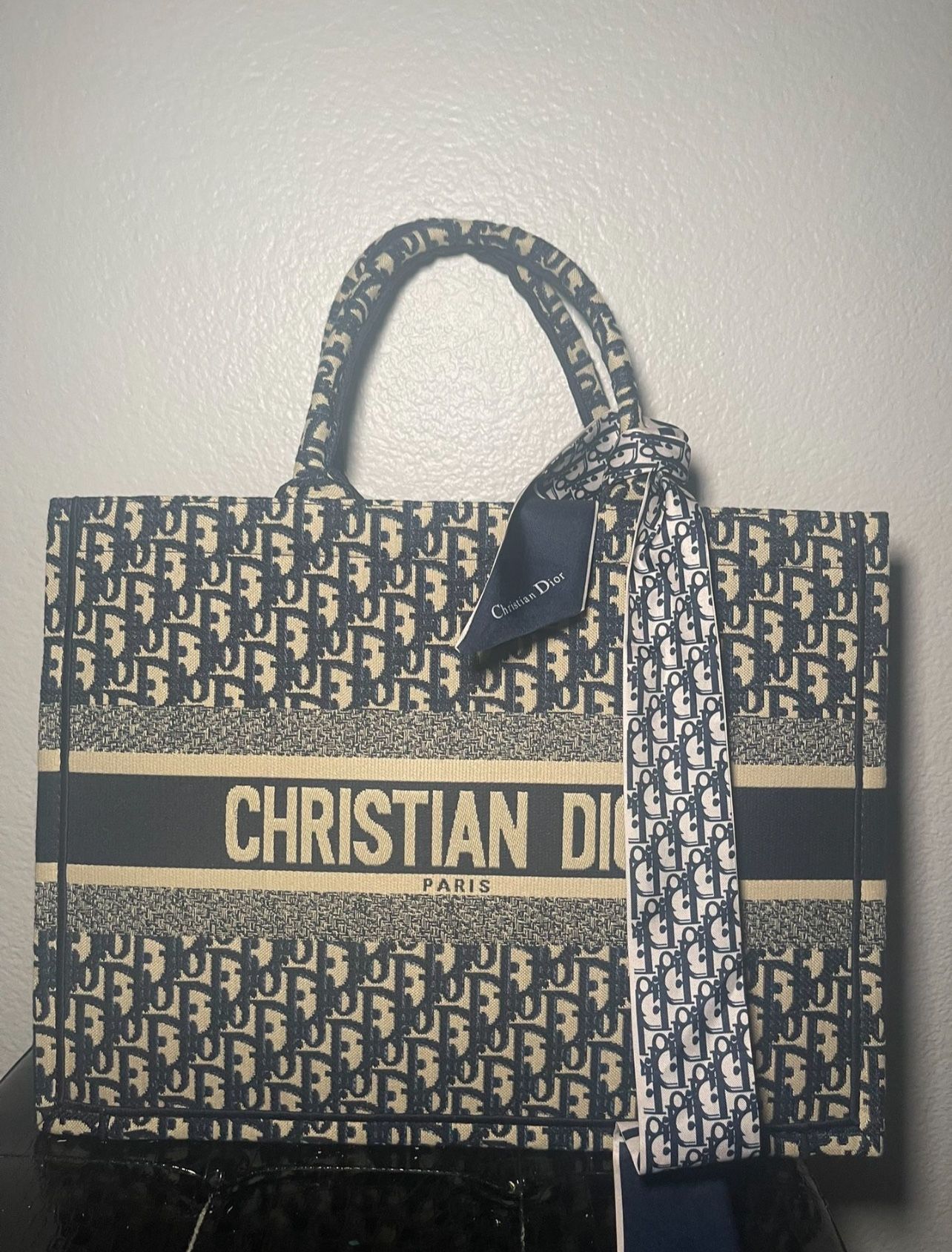 BRAND NEW DIOR TOTE BAG SIZE LARGE