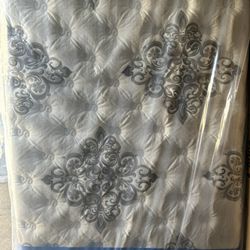 Queen Size Foam And Case Pillow Top memory Gel Mattress 