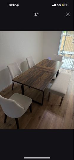 Dining table + 4 chairs
