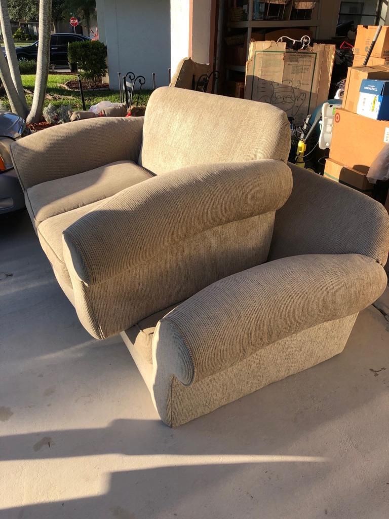 Furniture set (2 seats and three seats) excellent condition