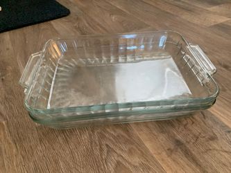 2 Pyrex cooking pan