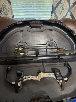 Bear Archery Youth Compound Bow with Hard Case and Arrows