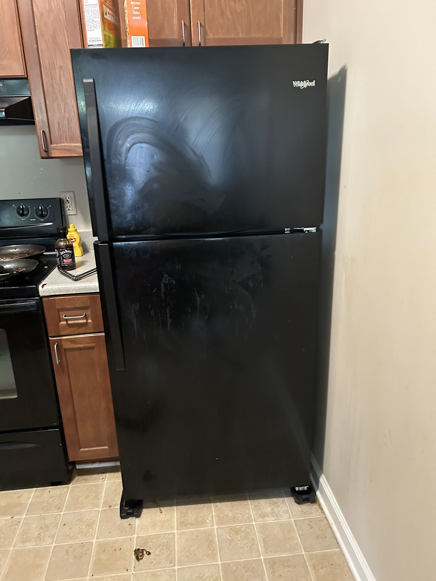$100 Whirlpool Refrigerator 
