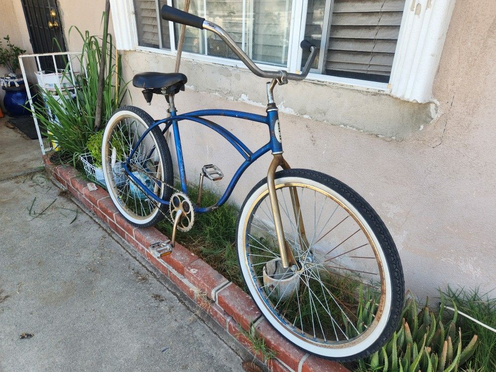Vintage 80's Chicago Schwinn Beach Cruiser "Everything Works " Can meet or Drop off in the Area