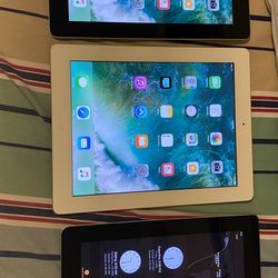3 APPLE IPADS BUNDLE