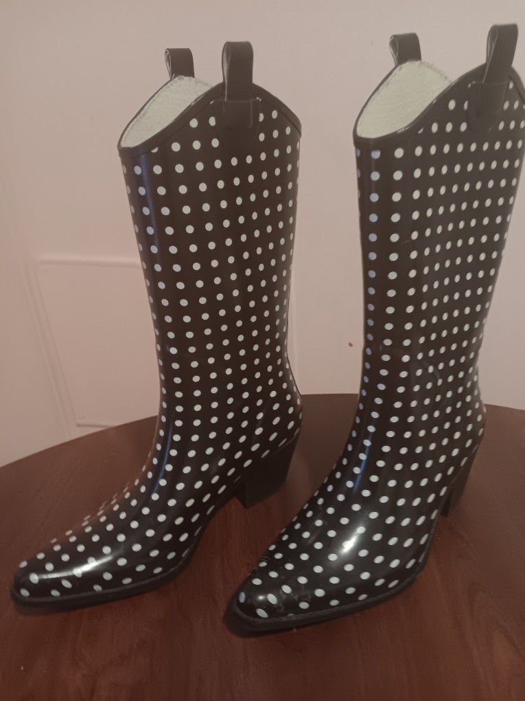 cute black boots with white dots, number 6  