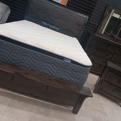 *Weekend Special!!!*---Bold Peter Queen/King Bedroom Sets---From $799!!!---Delivery/$10 Down Financing Available😎