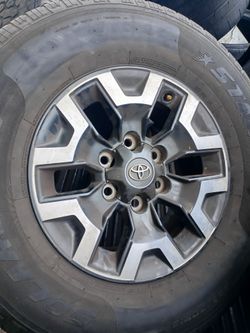 2022 Toyota Tacoma TRD 6lug 16" rims Tires (4)