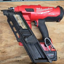 Milwaukee M18 FUEL Brushless 30° Framing Nailer w/ NEW XC 5.0 battery