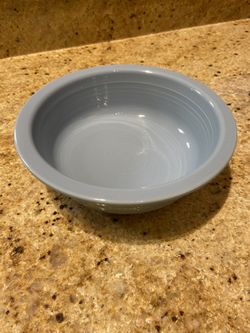 Fiesta retired Perrywinkle serving bowl