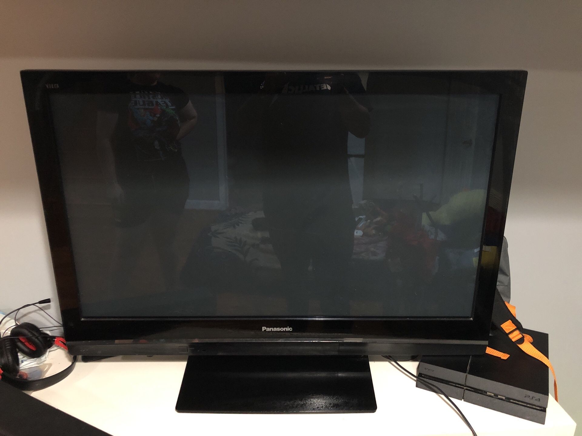 Panasonic 42” Flat Screen tv ! Price is negotiable!