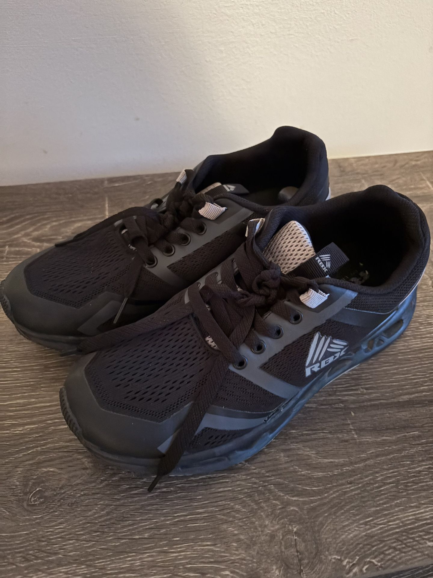 Boys Reebok Sz 8 Worn Once