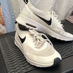 Women’s size 8 1/2 Nikes
