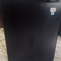 Avanti Refrigerator Black Model AR2416B