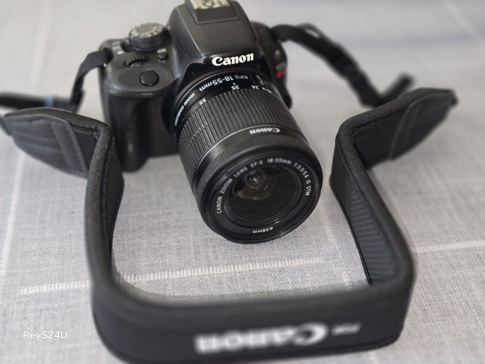 Canon Eos Rebel SL1 with 18-55 mm Lens