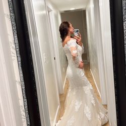  For sale gorgeous wedding dress Size 2-4 