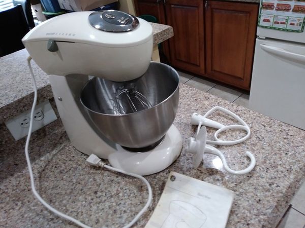 GE 350 watt 12 speed stand mixer with attachments for Sale in Myrtle