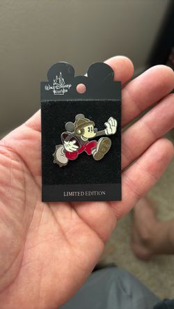 2002 Football Mickey Mouse Limited Edition Pin