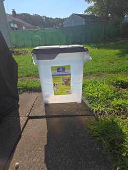 Pet Food Container 