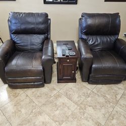 $75 Each / $150 Both. Brown electric recliners with USB ports. No rips Or tears. Purchased at AFW.