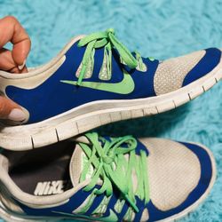 Women’s Nike Shoes 7.5