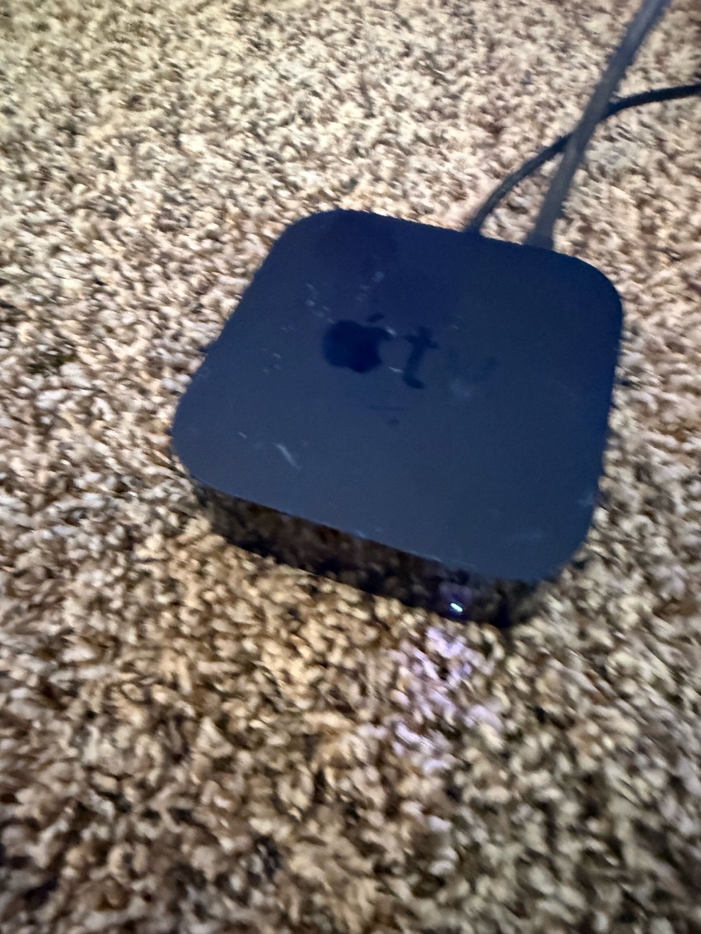 Apple TV (4th Generation) 32GB HD Media Streamer - A1625 ( no remote )