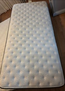 Brand new beautiful beautyrest twin size mattress only . ( never used ).