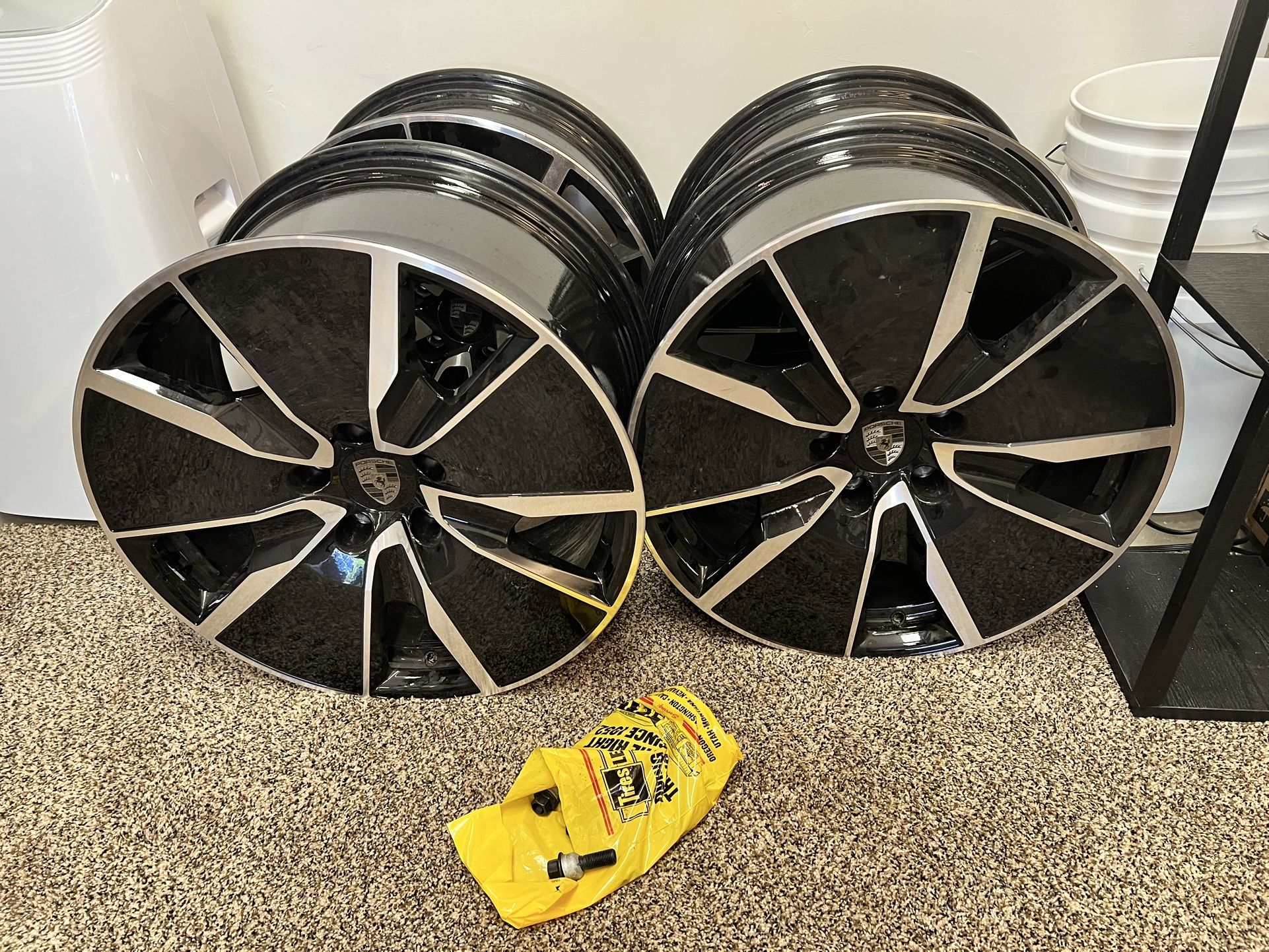 Porsche Macan EV 20” Wheel Set W Bolts