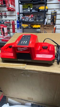 Milwaukee Dual Bay Super Charger