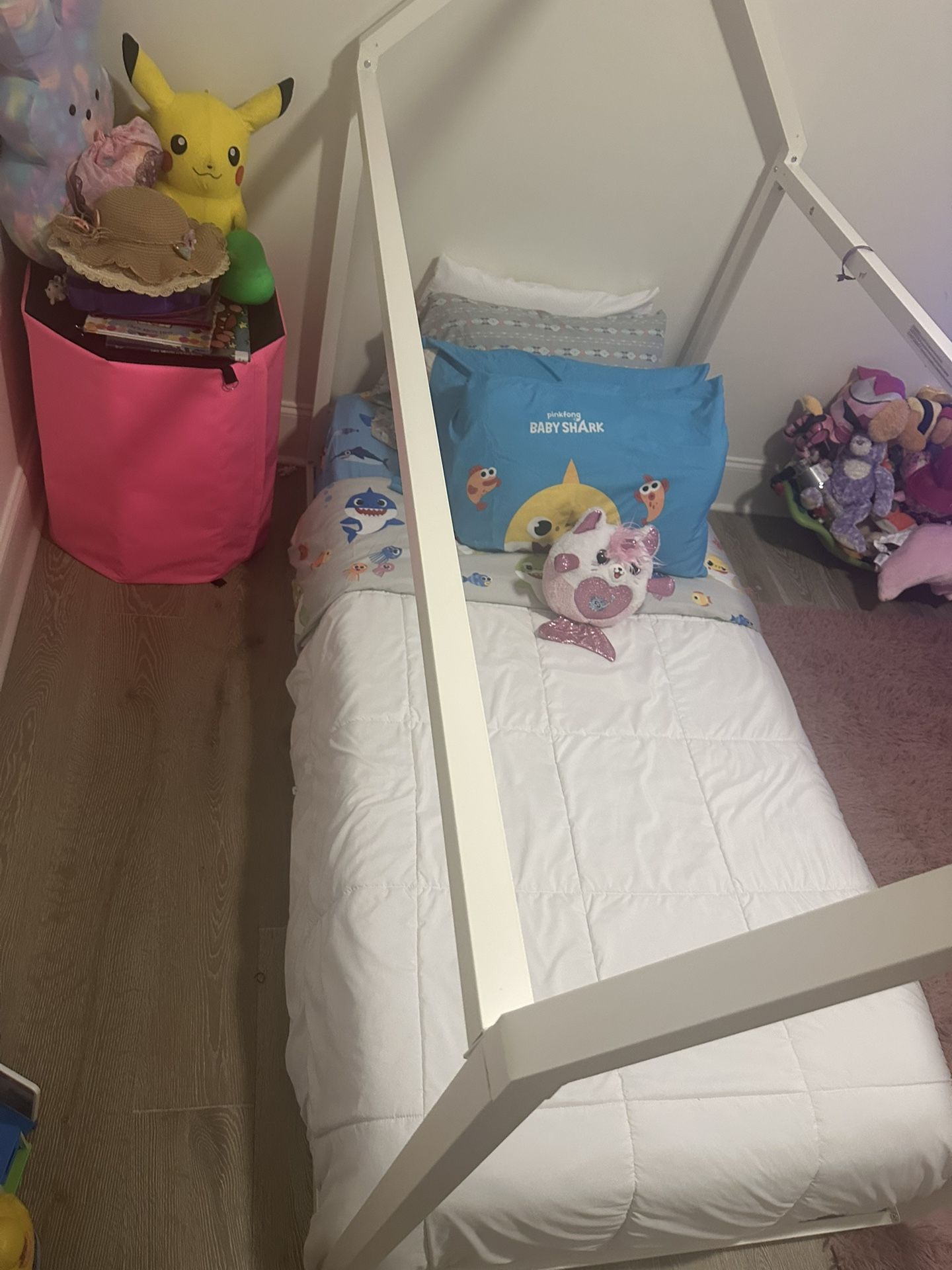 Dollhouse bed