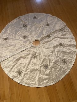 Chestnut Lane Holiday Tree skirt  & Two 12ft Garlands 