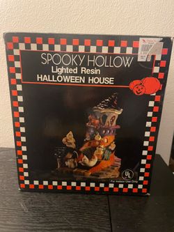 Spooky Hallow light up porcelain house