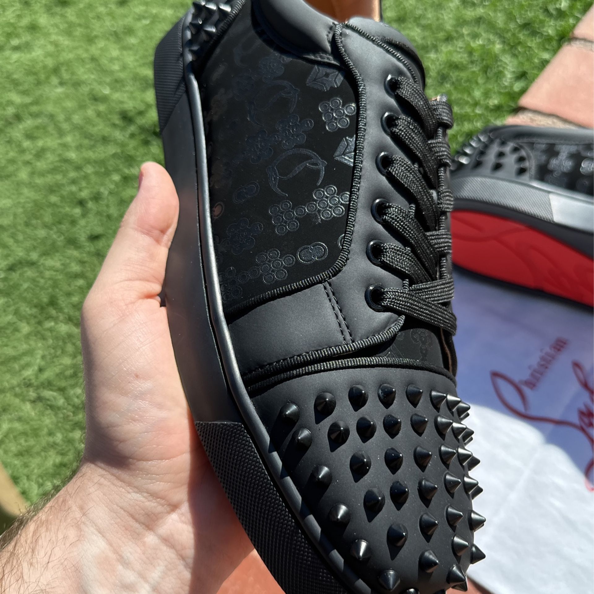NEW LV RED BOTTOMS (G5) Color Black, Size 11 Usa for Sale in Sunnyside, WA  - OfferUp