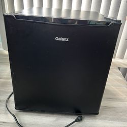 Galanz 1.7 Cu ft Refrigerator GL17BK, Black 