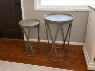 Set of 2 Metal Accent / Side Tables