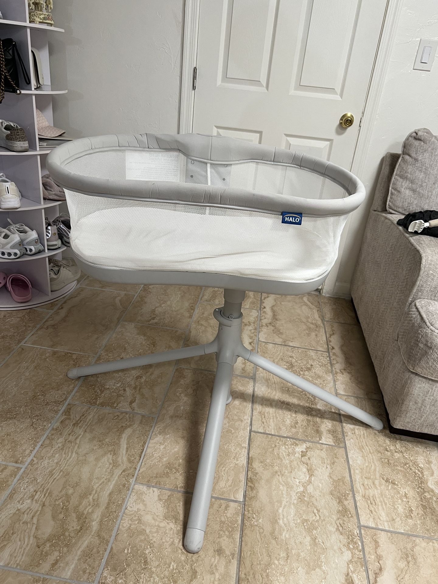 halo swivels bassinet 