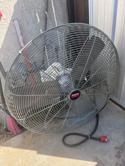 Dayton 30in Industrial Wall Mount Fan