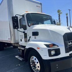 2022 Mack md6 Box truck