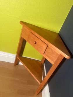 Solid Wood Side Table/Nightstand